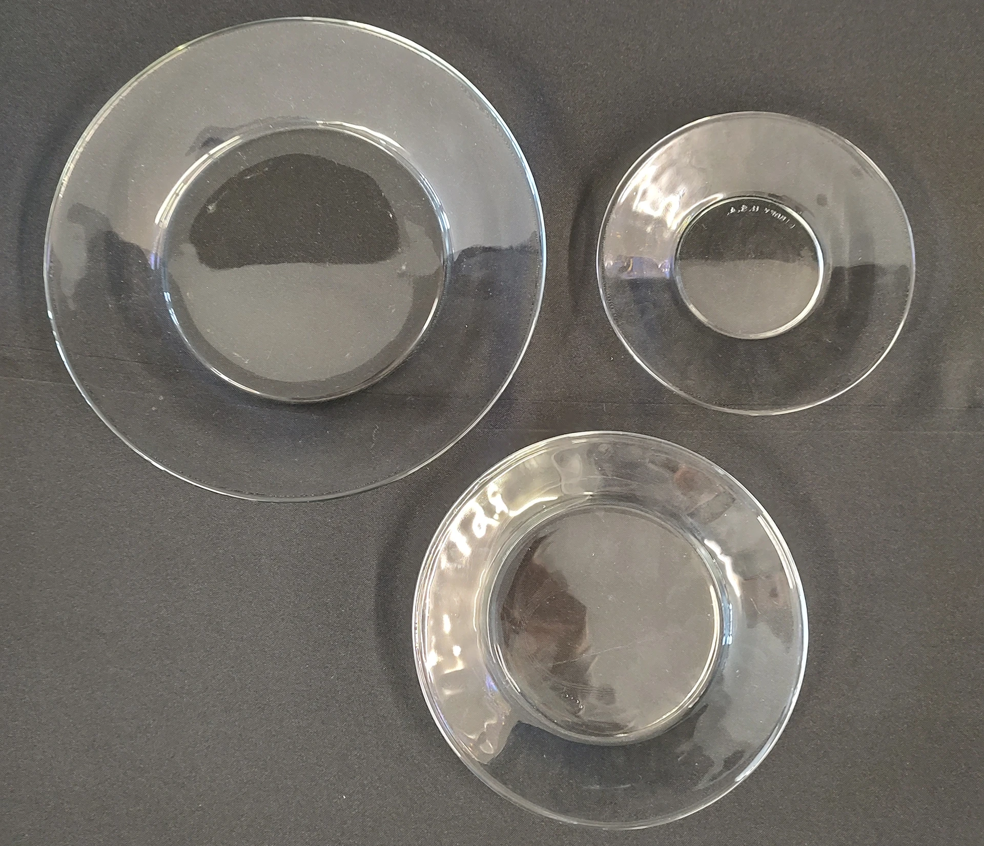 10in Round Clear Glass Plate, 8in Round Clear Glass Plate, 6in Round Clear Glass Plate All $0.50