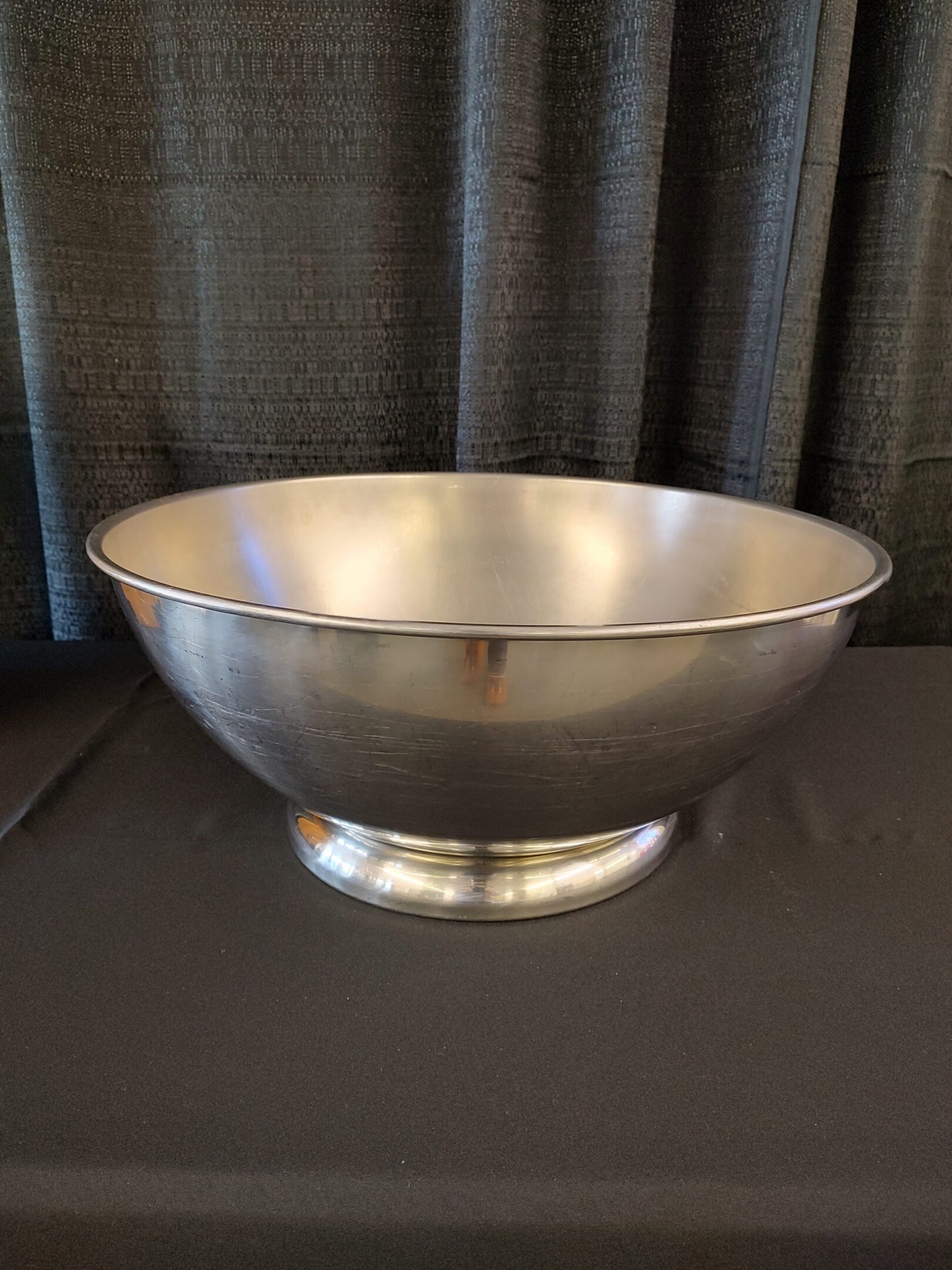 30 Quart Round Stainless Steel Bowl $10.00